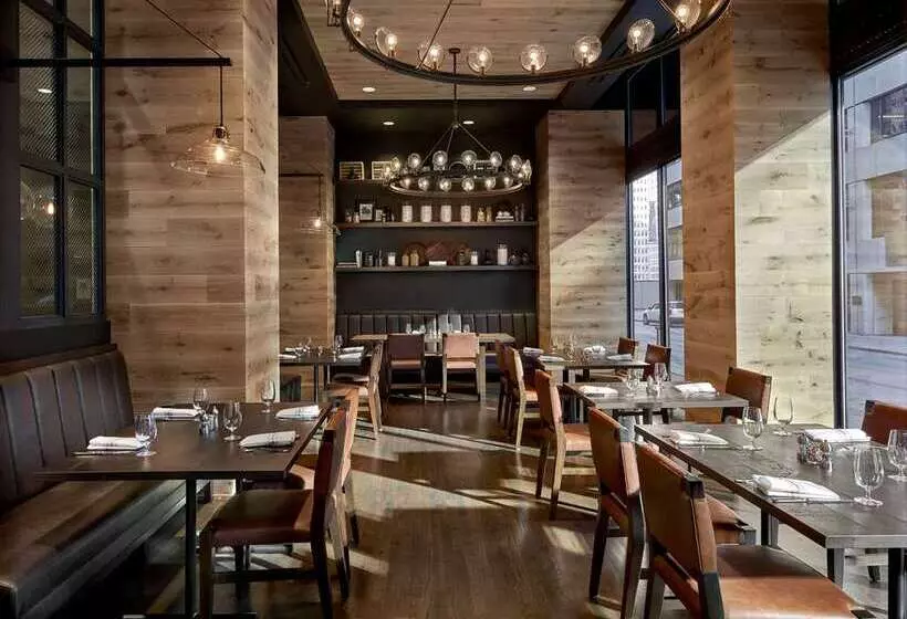 فندق Phillips Kansas City Curio Collection By Hilton