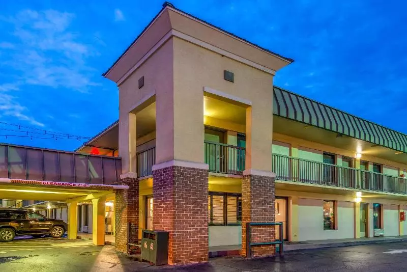 호텔 Quality Inn Savannah Historic District