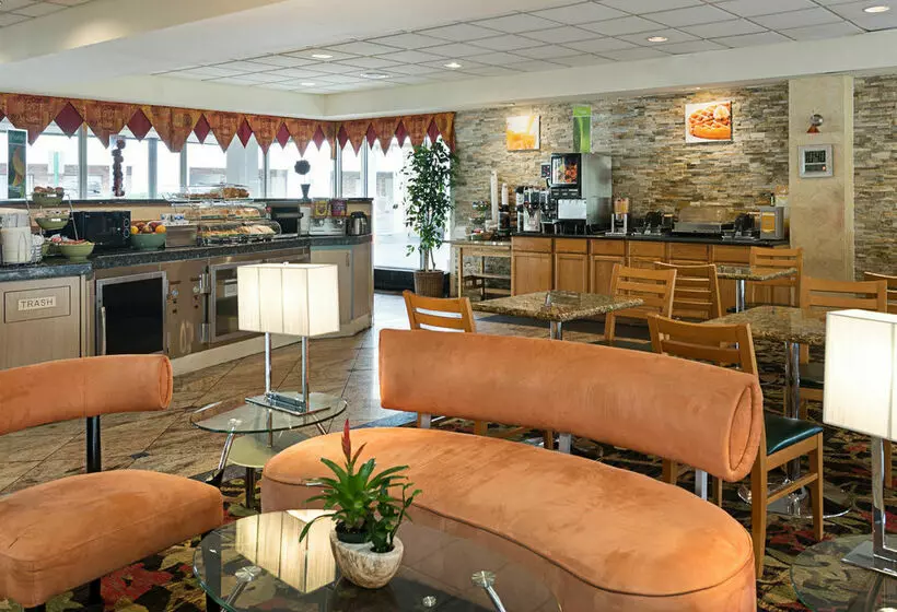 בית מלון כפרי Quality Inn & Suites College Park