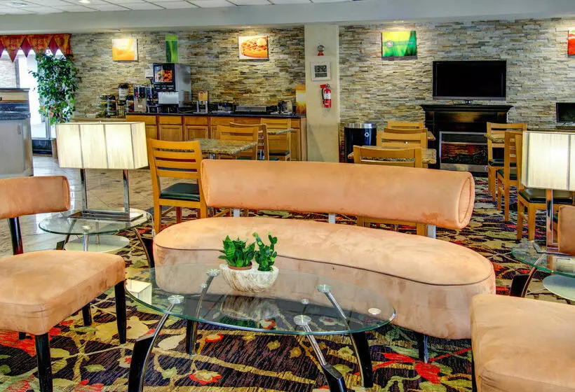 בית מלון כפרי Quality Inn & Suites College Park