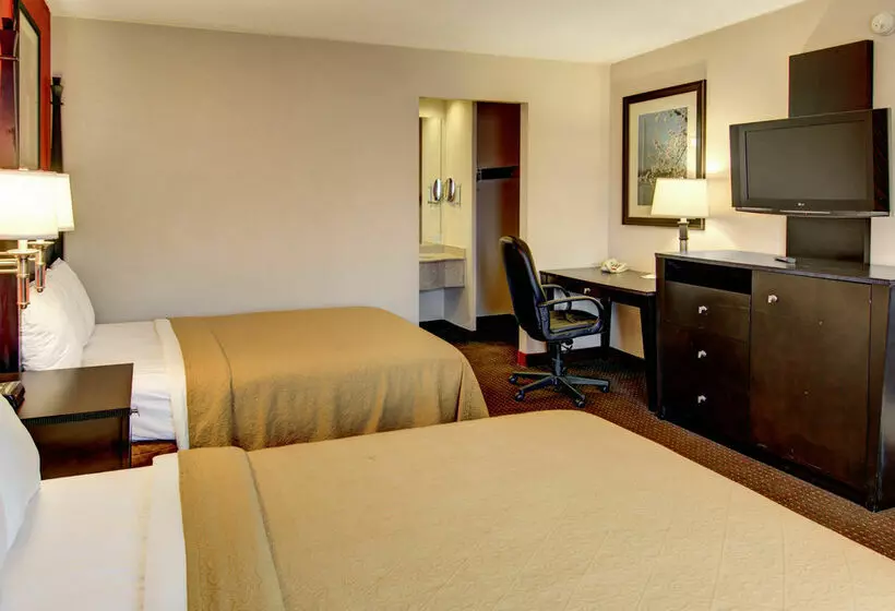 בית מלון כפרי Quality Inn & Suites College Park