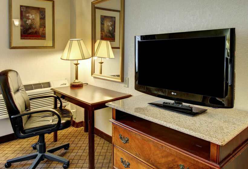 فندق Quality Inn & Suites College Park