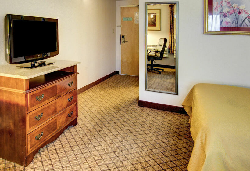 فندق Quality Inn & Suites College Park