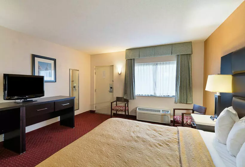 בית מלון כפרי Quality Inn & Suites College Park