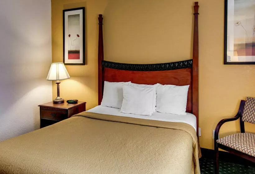 בית מלון כפרי Quality Inn & Suites College Park