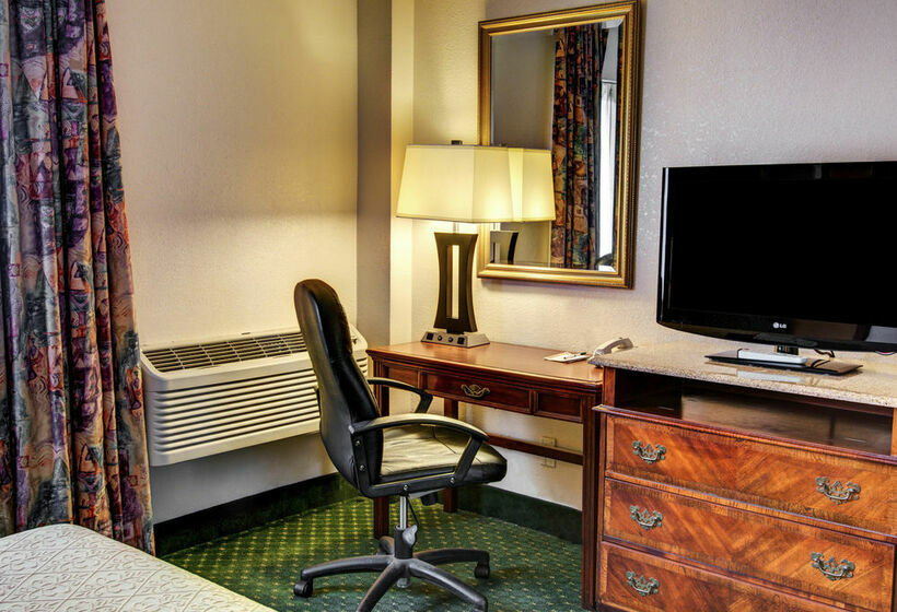 فندق Quality Inn & Suites College Park