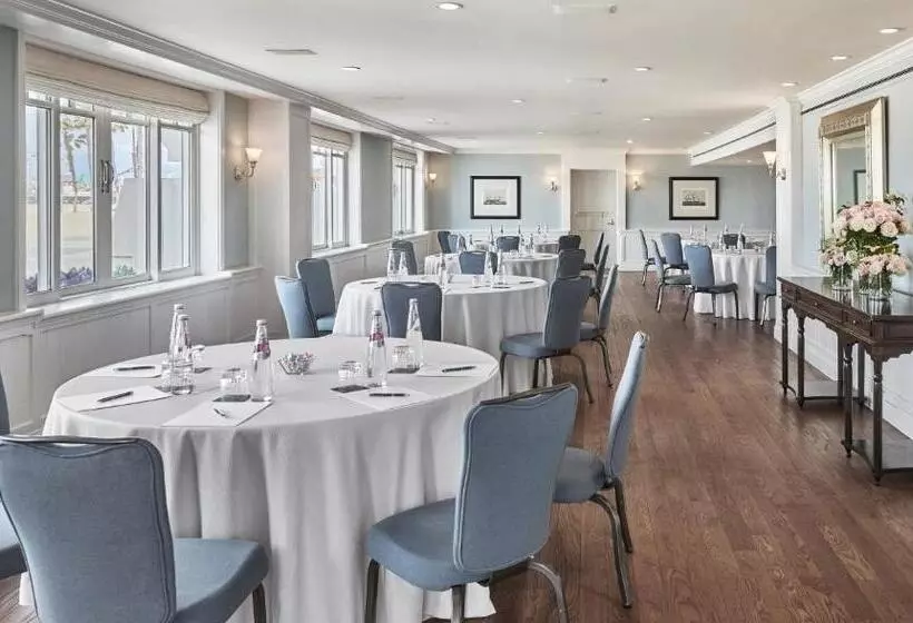 Отель Shutters On The Beach