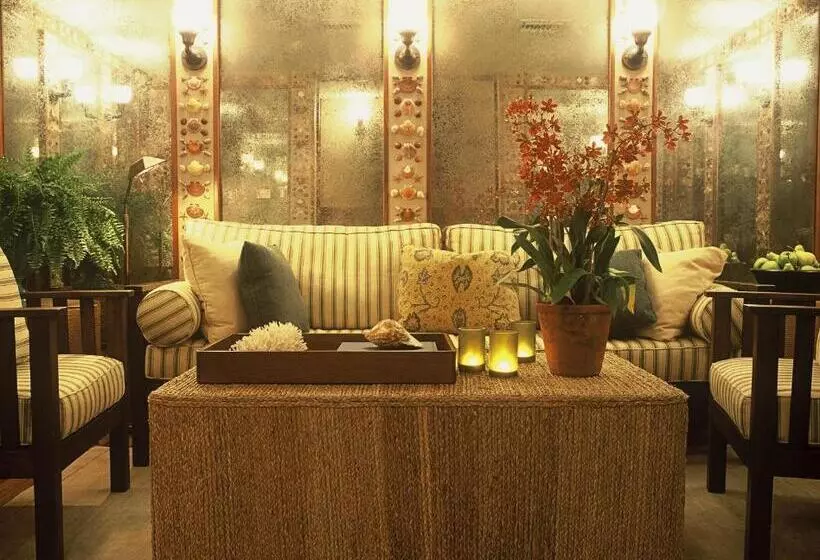 Отель Shutters On The Beach