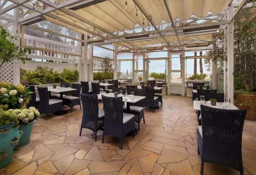 Отель Shutters On The Beach