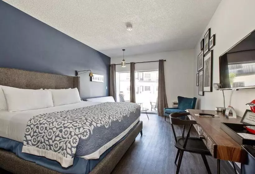 Отель Sideways Inn