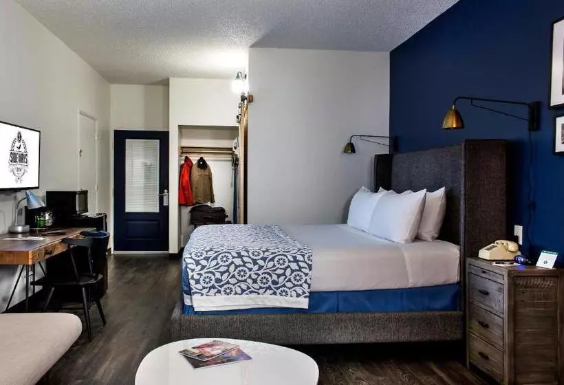 Отель Sideways Inn