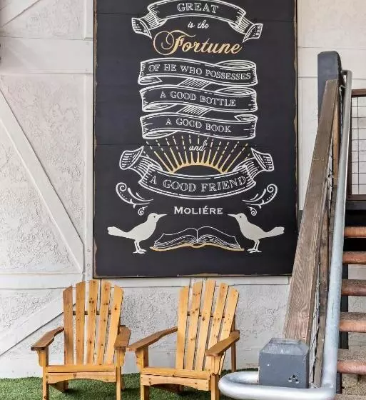 Отель Sideways Inn