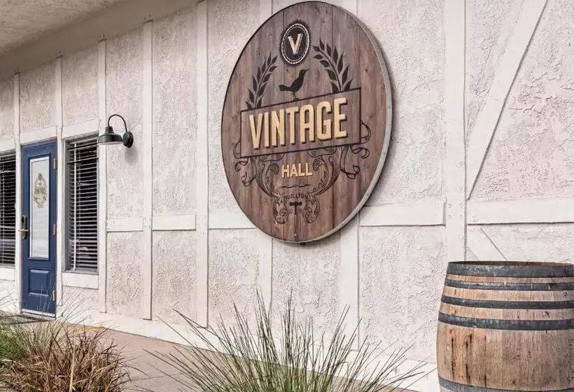 Отель Sideways Inn