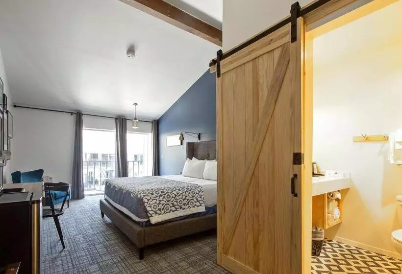 Отель Sideways Inn