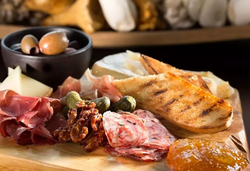 Portofino Hotel & Marina