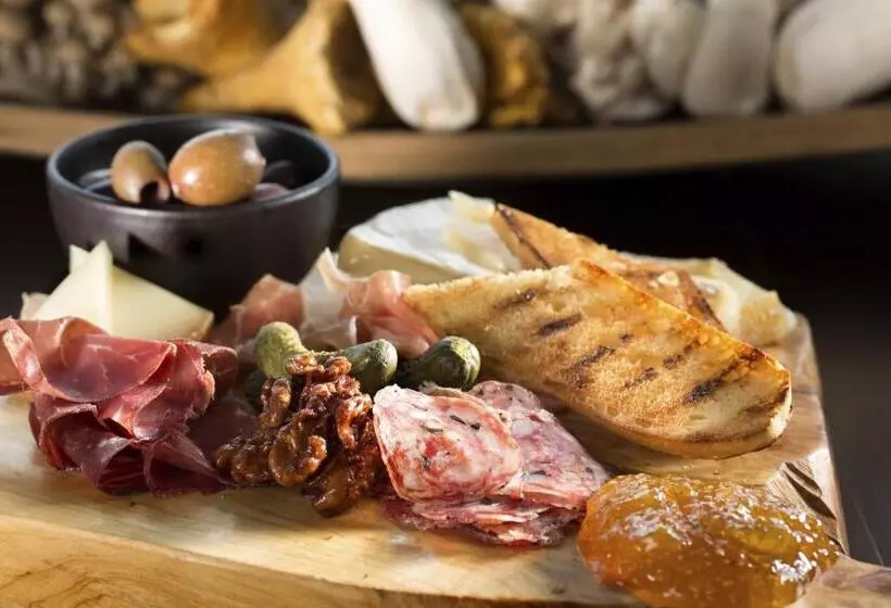 Portofino Hotel & Marina