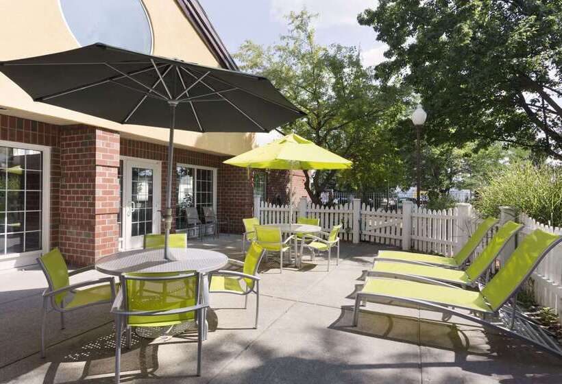 هتل Wyndham Garden Grand Rapids Airport