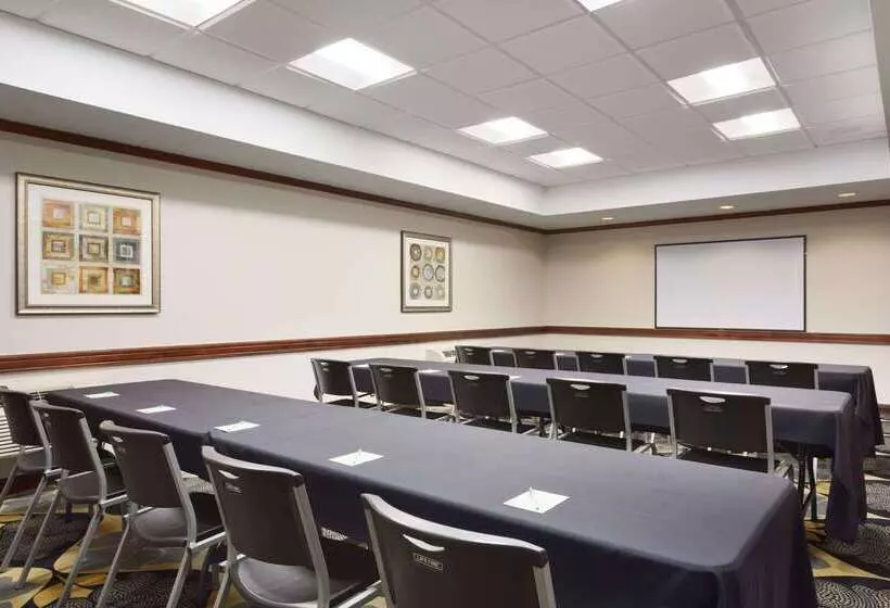 בית מלון כפרי Wyndham Garden Grand Rapids Airport