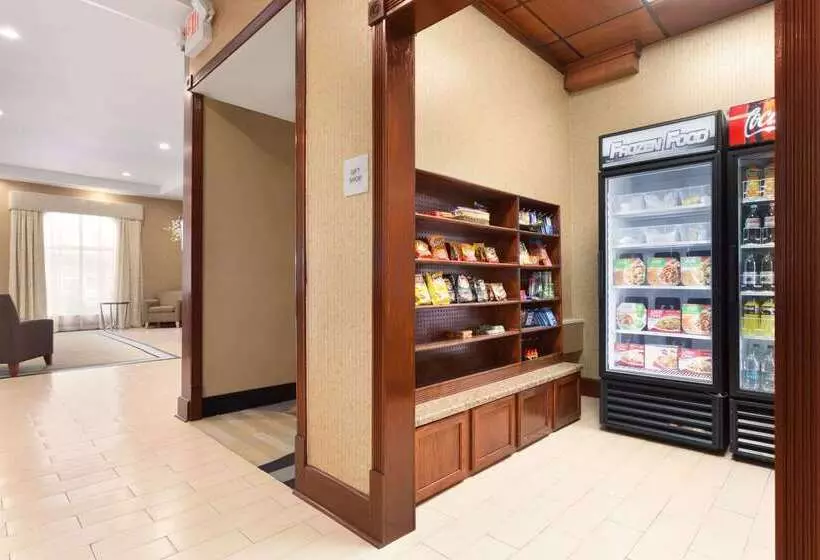 בית מלון כפרי Wyndham Garden Grand Rapids Airport