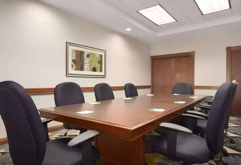 בית מלון כפרי Wyndham Garden Grand Rapids Airport