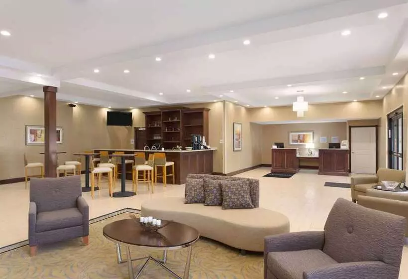 בית מלון כפרי Wyndham Garden Grand Rapids Airport