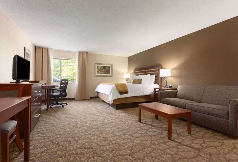 هتل Wyndham Garden Grand Rapids Airport