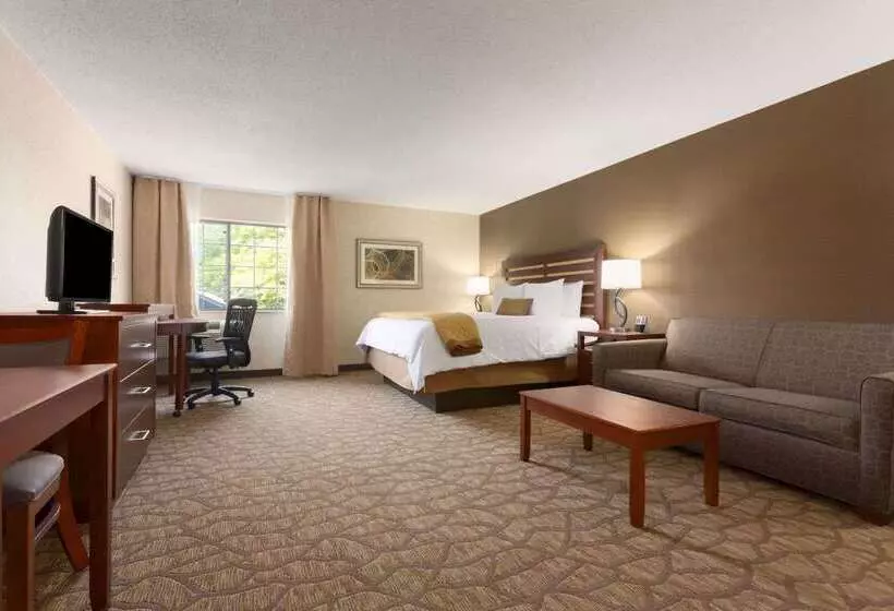 בית מלון כפרי Wyndham Garden Grand Rapids Airport