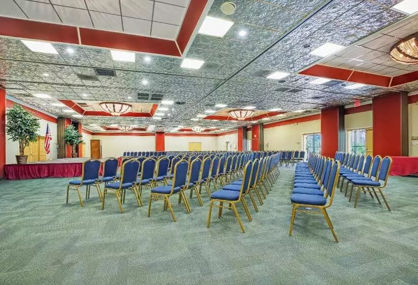 North Shore Oceanfront Resort Hotel With Waterpark