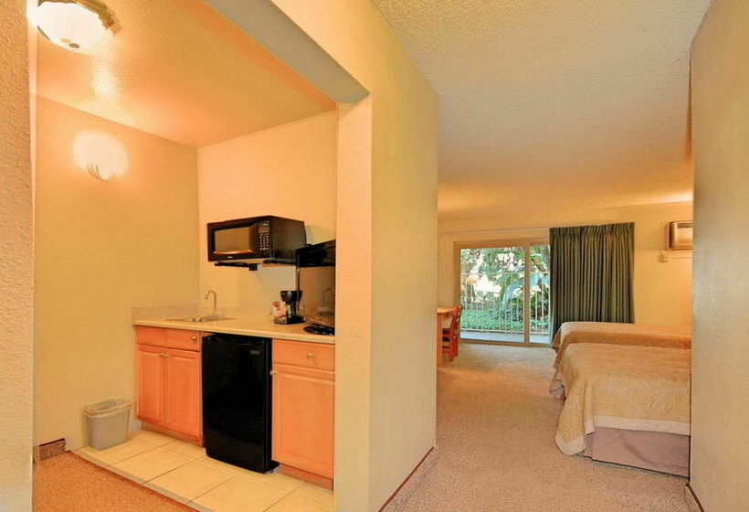 モーテル Super 8 By Wyndham Long Beach