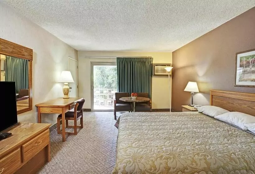 Motel Super 8 By Wyndham Long Beach