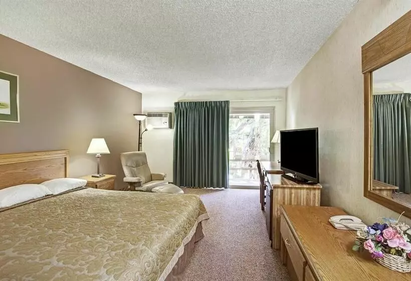 Motel Super 8 By Wyndham Long Beach