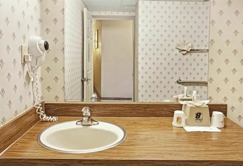 Motel Super 8 By Wyndham Long Beach