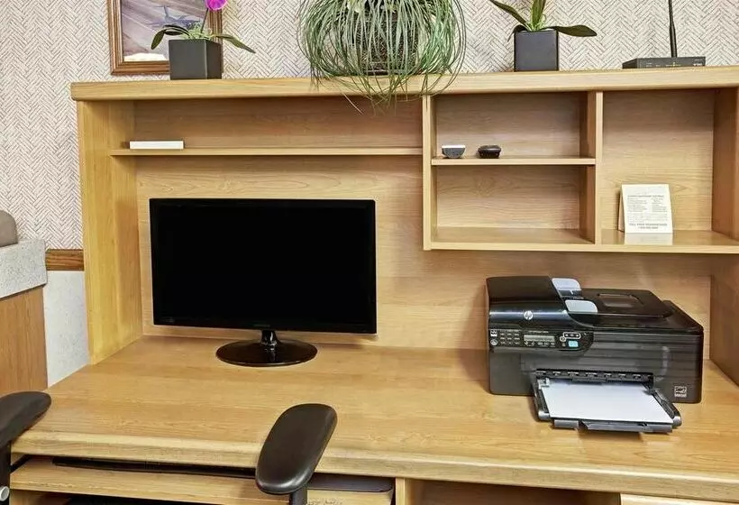 Motel Super 8 By Wyndham Long Beach