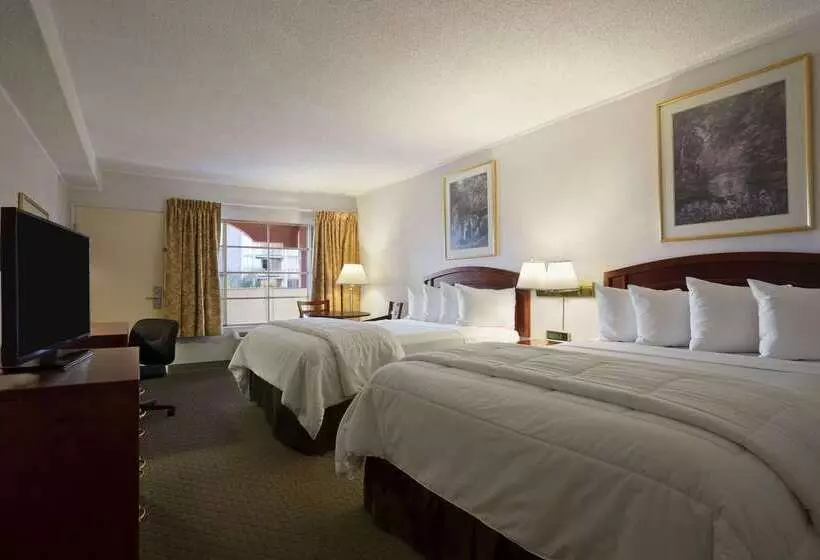 호텔 Days Inn By Wyndham San Diego/downtown/convention Center