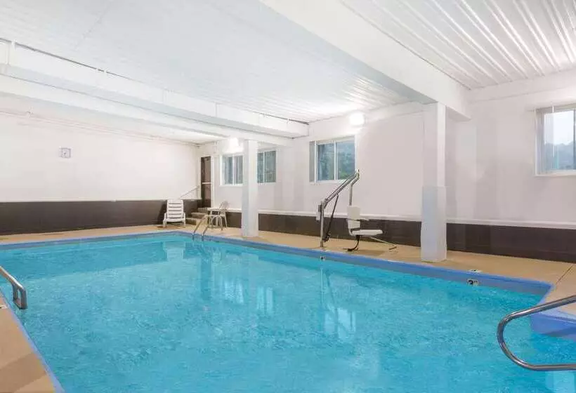 בית מלון כפרי Days Inn & Suites By Wyndham Bridgeport  Clarksburg