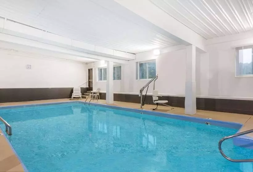 בית מלון כפרי Days Inn & Suites By Wyndham Bridgeport  Clarksburg