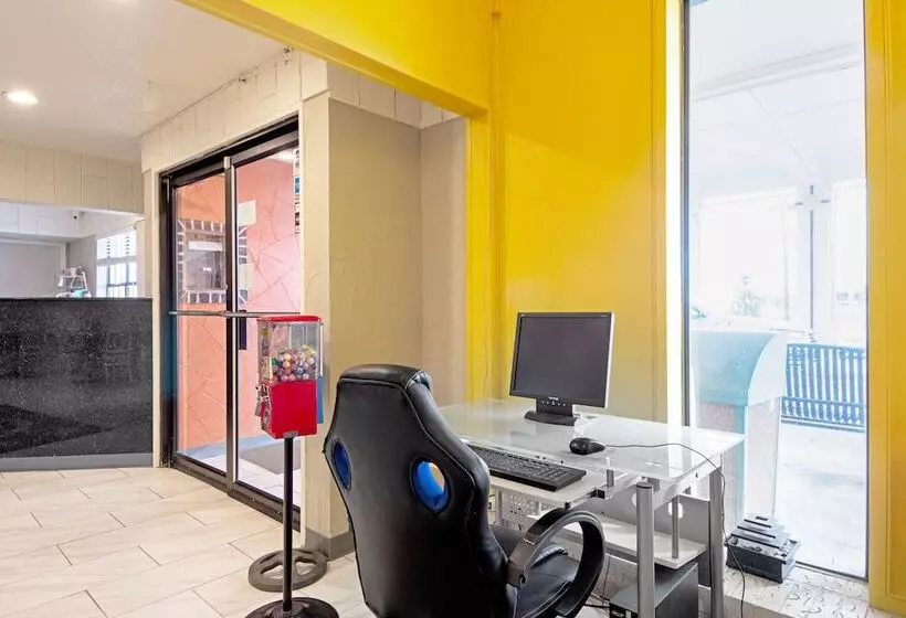 호텔 Economy Inn & Suites