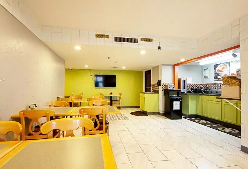 호텔 Economy Inn & Suites