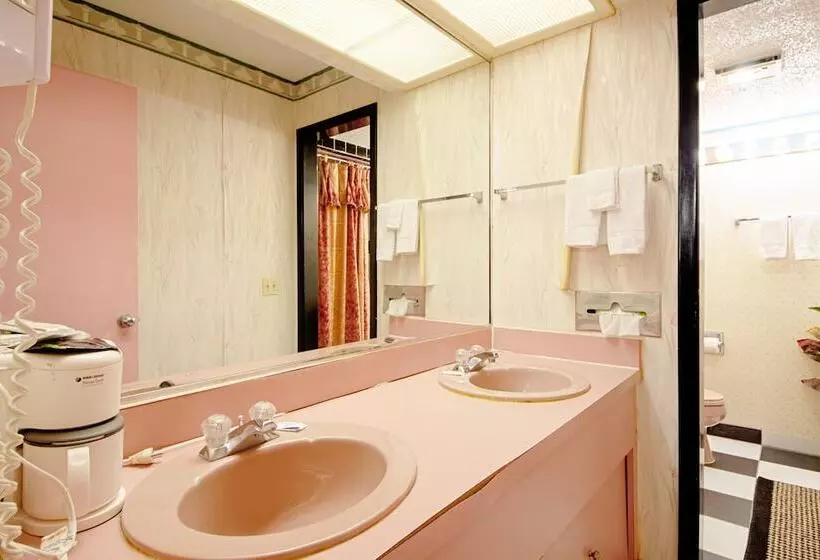 호텔 Economy Inn & Suites