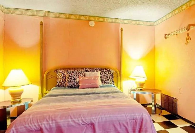 호텔 Economy Inn & Suites