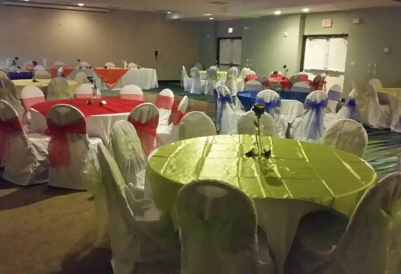 בית מלון כפרי Holiday Inn North Phoenix