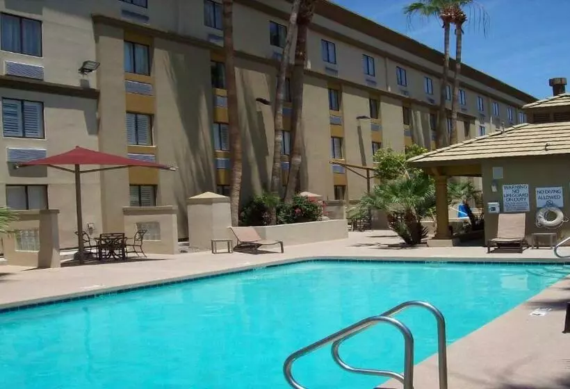 בית מלון כפרי Holiday Inn North Phoenix