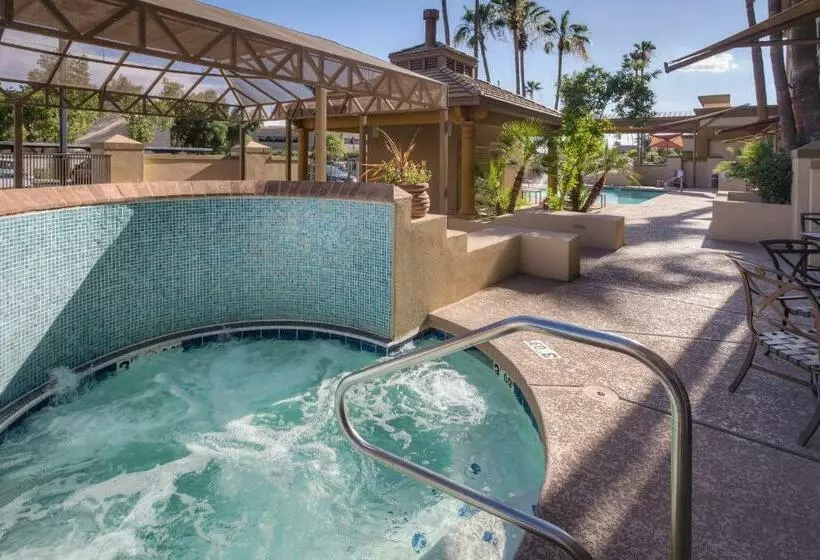 בית מלון כפרי Holiday Inn North Phoenix