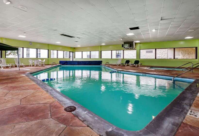 هتل Quality Inn & Suites Escanaba North