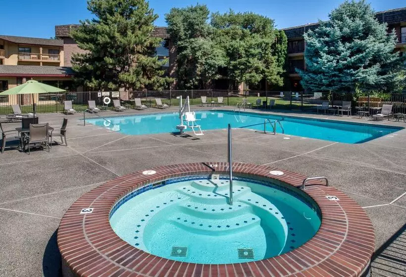 Red Lion Hotel Pasco Airport & Conference Center