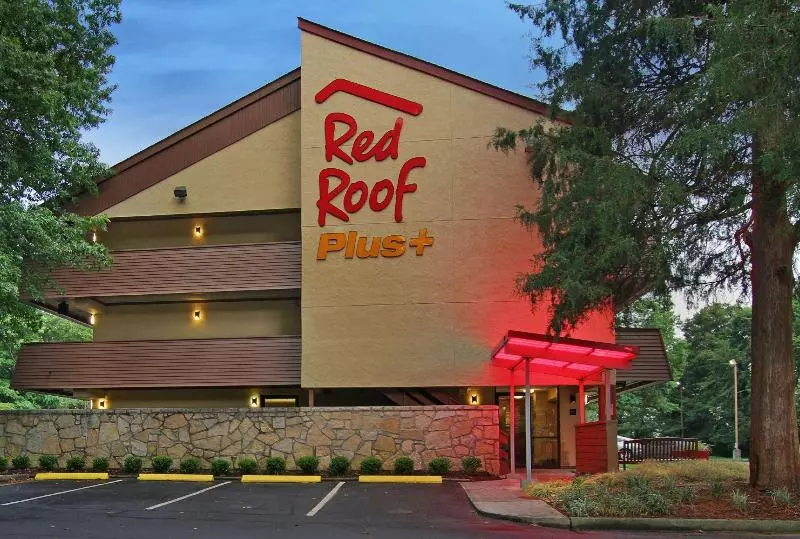 בית מלון כפרי Red Roof Inn Plus+ Atlanta Buckhead