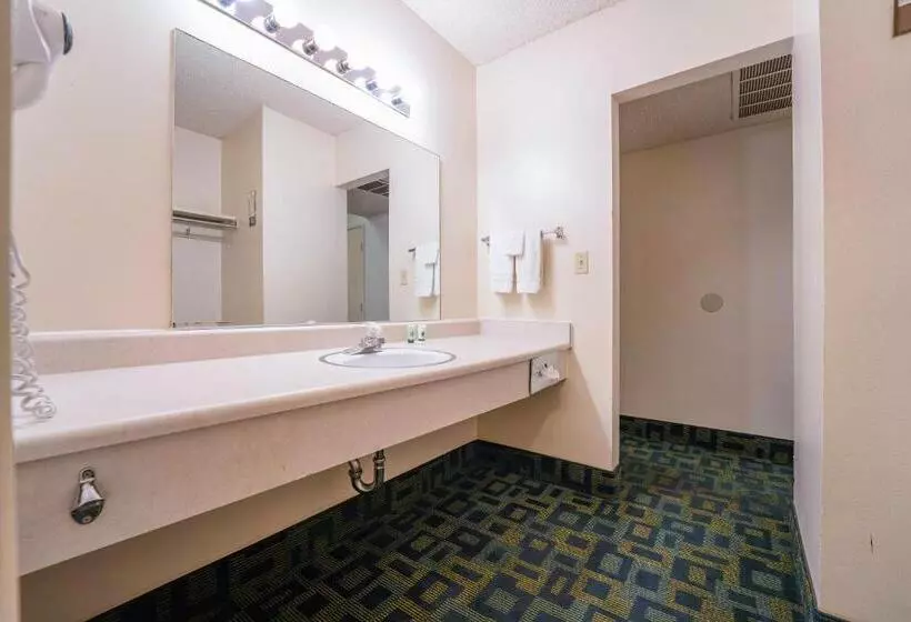 בית מלון כפרי Royal Plaza Inn