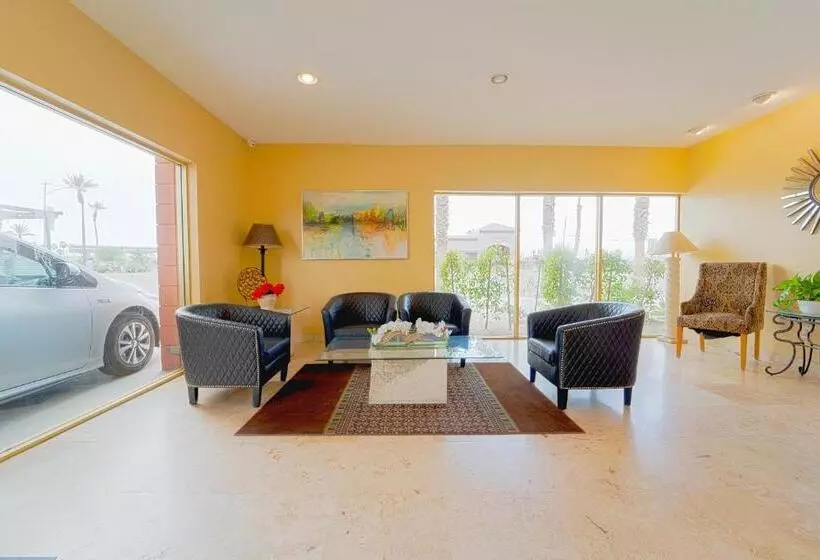 בית מלון כפרי Royal Plaza Inn