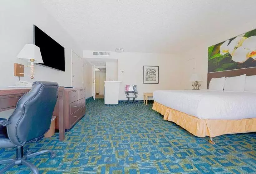 בית מלון כפרי Royal Plaza Inn