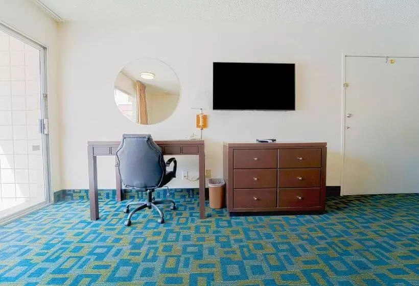 בית מלון כפרי Royal Plaza Inn